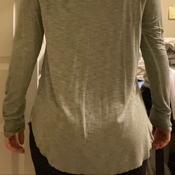 Light green long sleeve - Picture 2 of 2